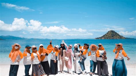 Paket Wisata Labuan Bajo Hari Malam Komodo Traveling