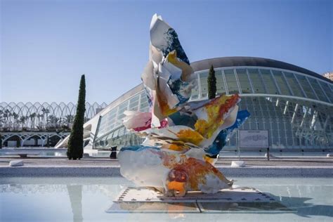 La Escultura Macronyx De Arne Quinze Se Despliega En La Ciutat De Les