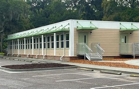 Cantilever Entrance Canopies For Hospital Daycare Upside Innovations