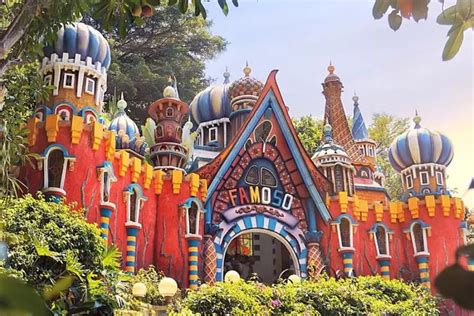 Bak Negeri Dongeng Di Famoso Garden Bandung Bisa Kulineran Belanja