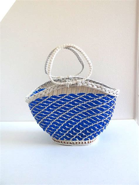 Panier Vintage En Osier Et Scoubidou Bleu Et Blanc Par Brocandpop