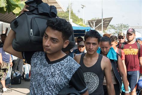 Cientos De Hondureños De Nueva Caravana Migrante Llegan A México N