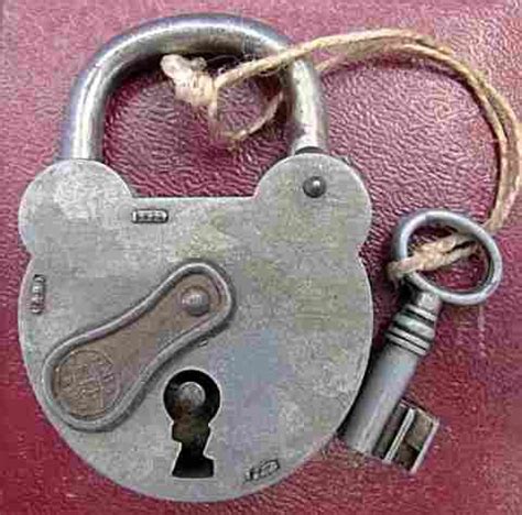 Cadenas anciens et leurs clefs histoires des clés et leurs serrures