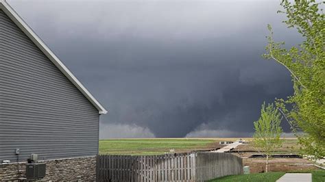 Nebraska Tornado Omaha Suburbs Suffer Severe Damage