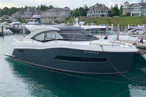 2020 Carver C37 Coupe Express Cruiser For Sale Yachtworld