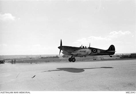 Asisbiz Spitfire MkVbTrop RAF 249Sqn TB Landing Malta 1943 AWM MEC2043