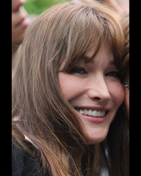 Vidéo La chanteuse Carla Bruni arrive à l enregistrement de l