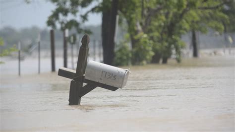 Floodwaters start receding around Houston area