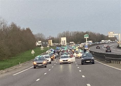 La Rocade De Rennes Bloqu E Par Des Chauffeurs De Taxis En Col Re Km