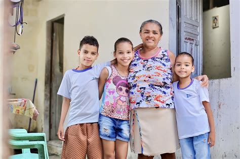 Fam Lias Da Comunidade Portelinha Ter O Casas Reformadas Em A O Da