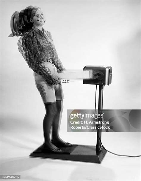 Vibrating Belt Machine Photos And Premium High Res Pictures Getty Images