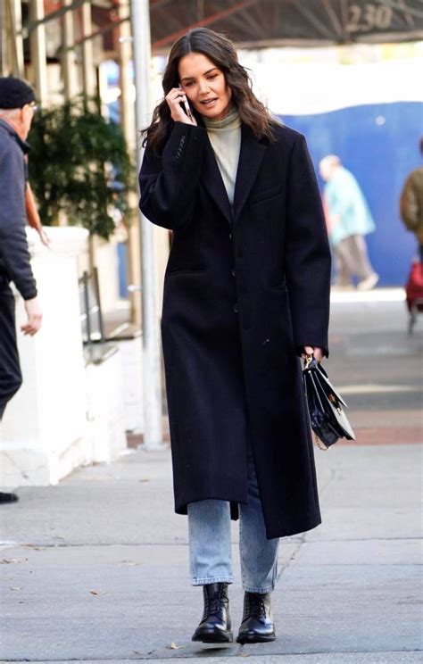 Le Fashion Katie Holmes Wore A Classic Cool Fall Look We Love