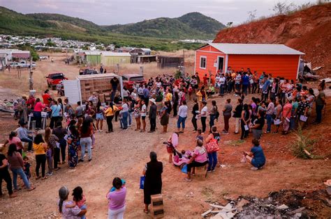 Atiende El Sistema Dif Sinaloa A Familias De La Colonia Cvive En Mazatl N