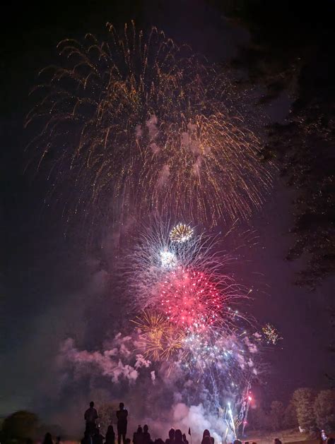 managed to take this great shot of fireworks last night! : r/Chattanooga