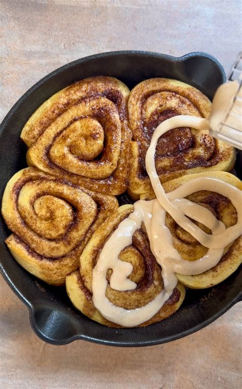 Pumpkin Eggnog Cinnamon Roll Hack — Sweet Meli Bakery