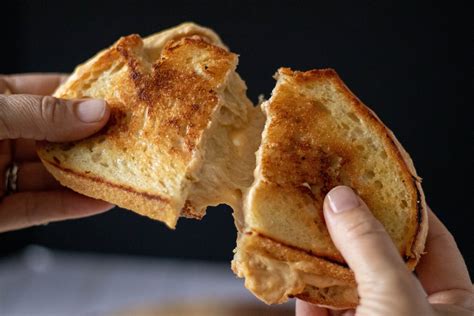 Vegan Smoked Gouda Grilled Cheese Eats