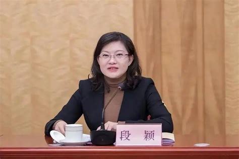 80后女厅官被双开 被指私德不正 曾是最年轻正厅级干部 军事频道 中华网