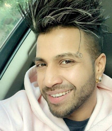 Sukhe (Punjabi Singer) Height, Age, Girlfriend, Wife, Family, Biography ...