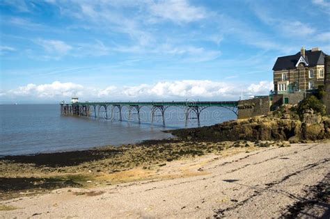 Clevedon Somerset England Uk Seafront And Open Air Swimming Pool At