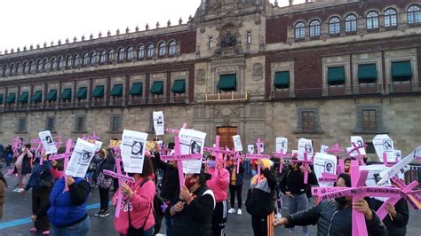 Se Manifiestan Colectivos Feministas Frente A Palacio Nacional