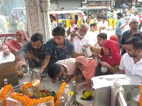 Crowd Of Shiva Devotees Gathered On The Last Monday Of Sawan Month सावन माह के अंतिम सोमवार को