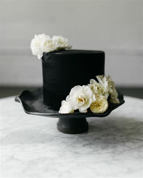 Pin By El Dunfield Photography On Wedding Faves Black Wedding Cakes