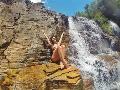 Relaxando na Cachoeira do Grito Capitólio Trilhando Montanhas