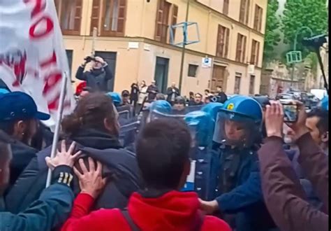 Torino Manifestanti Pro Palestina Cercano Di Raggiungere La Zona Rossa