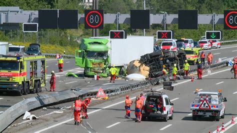 Drei Lastwagen Krachen Auf A1 Zusammen Mehrere Verletzte TeleZueri