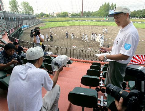 （朝日新聞社）：球児の夏、福島でも開幕 球場の線量測定、行進短縮も 東日本大震災