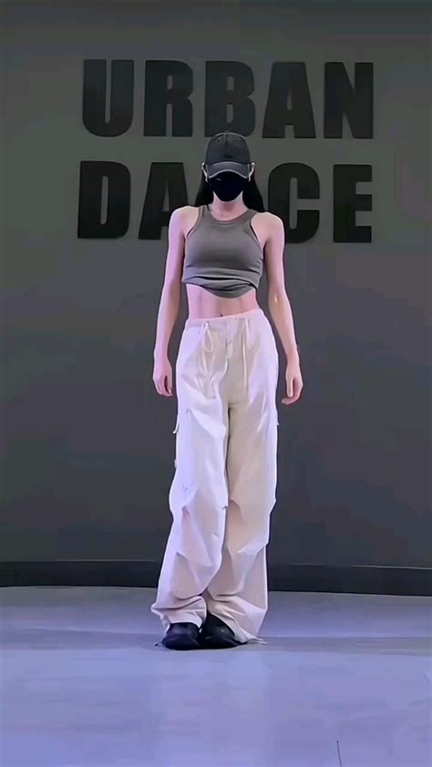 Pin By Aubrey Simons On Dance Inspo Dance Poses Hip Hop Dance Dance