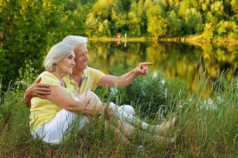 Premium Photo Loving Senior Couple Posing