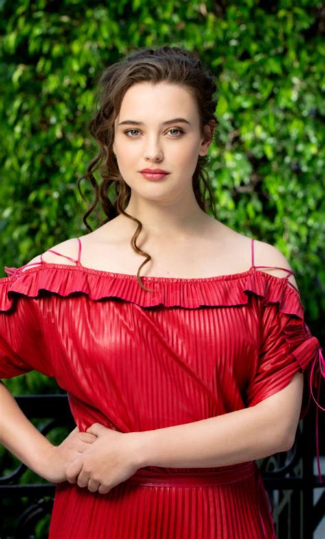 Katherine Langford Hot And Sizzling Images Photos In Shorts