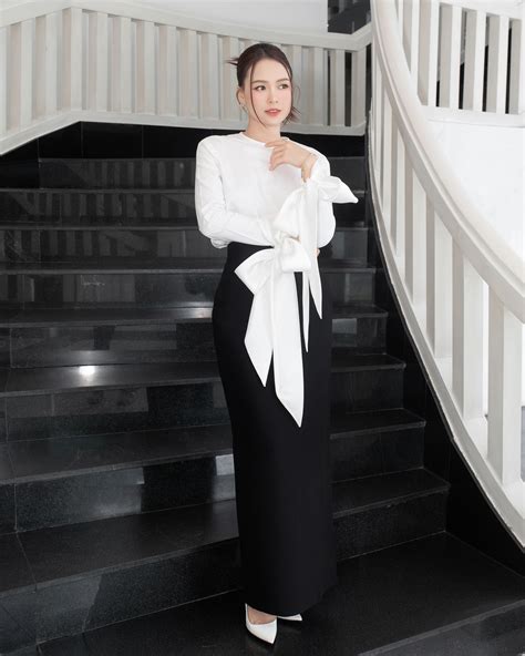 Cựu hot girl tuổi mà trông như cao m nhưng lên đồ siêu tôn dáng