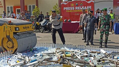 Jelang Nataru Ribuan Botol Miras Dan Knalpot Brong Dimusnahkan