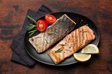 Prendedero De Pescados De Color Salm N Asado A La Parrilla Imagen De