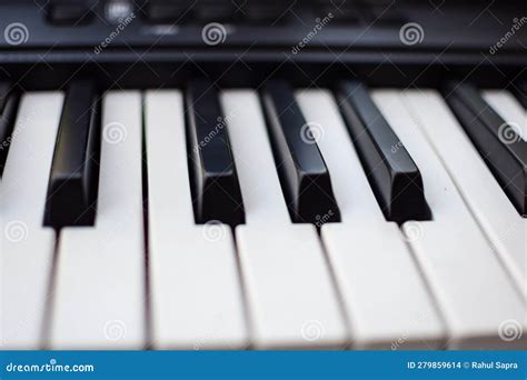 Vestimenta Das Teclas De Piano As Teclas Pretas E Brancas Do Piano E O