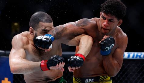 Ufc News Gilbert Burns Avoids Surgery After In Fight Shoulder Injury