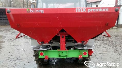 Unia Brzeg MX Premium 850 Fotka Rozsiewacza Nawozu 668098 Galeria