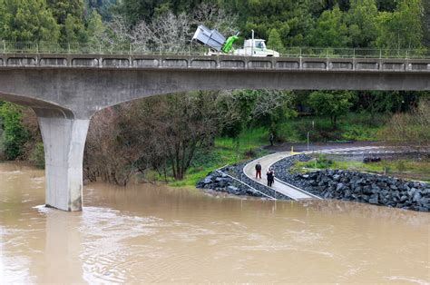 Las imágenes del ciclón bomba que ha paralizado el centro y norte de