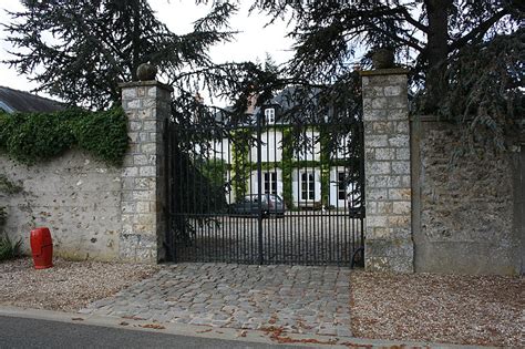 Domaine de Brouëssy à Magny les Hameaux PA78000024 Monumentum