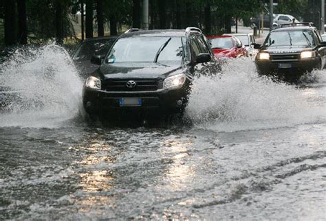 Maltempo Toscana Allagamenti Per Forti Piogge Nel Livornese