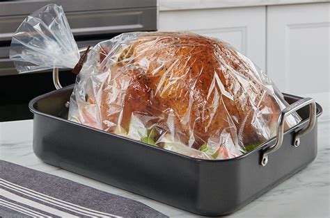 How to Cook a Turkey in an Oven Bag | Reynolds Brands