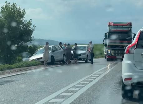 Foto Accident Rutier Cu Trei Autovehicule Implicate Pe Raza