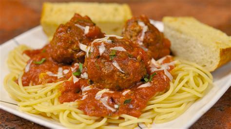 Spaghetti And Meatballs With Garlic Bread Recipe Recipe Flow