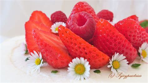 Naked Cake Fruits Rouges Et Sureau Sysypastries