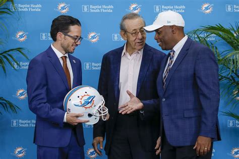 Dolphins Retain Mike McDaniel GM Chris Grier For 2025