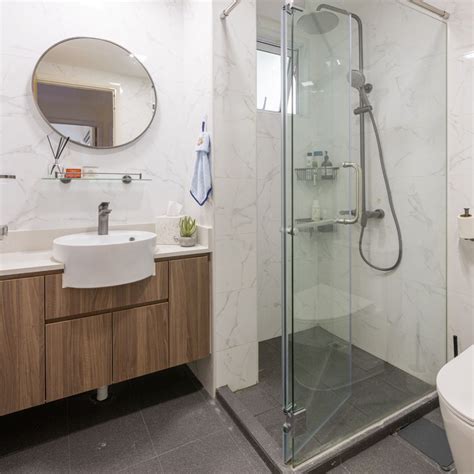 Bathroom Design With Black And White Wall Tiles Livspace