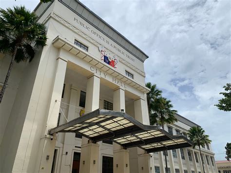 Ang Mga Walang Bayad Na Manggagawa Sa Cebu City Hall Ay Nagbabakasyon