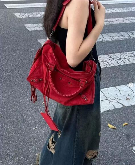 Hot girl người Đức mách mẫu túi phải sở hữu để style mùa hè lên hương